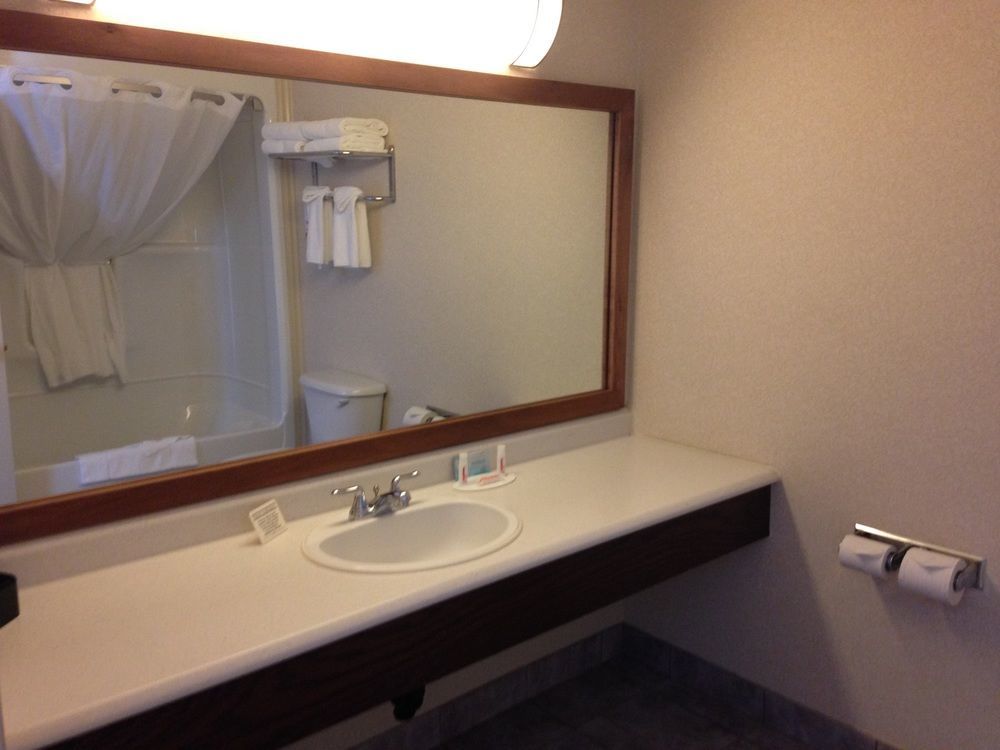 Cornwall Quality Inn & Suites מראה חיצוני תמונה