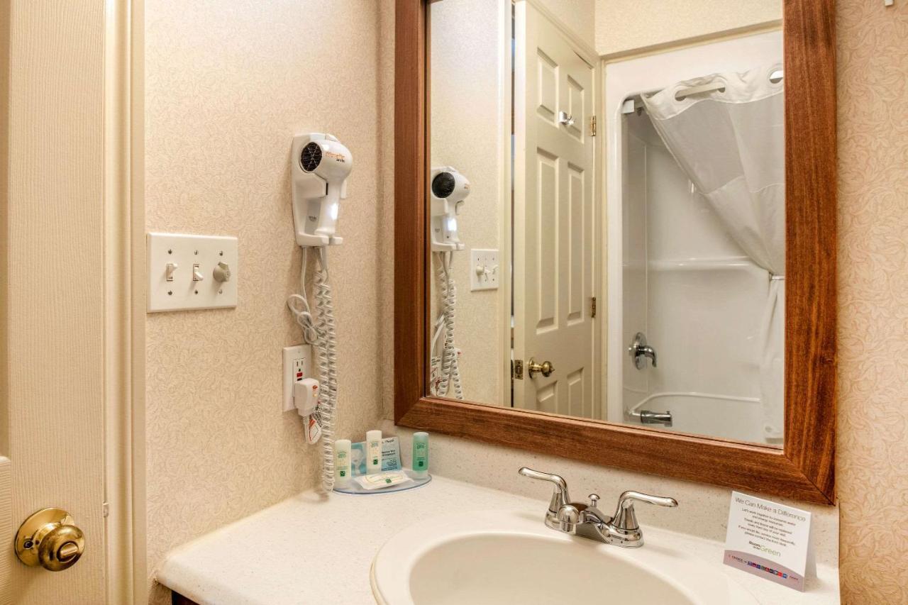 Cornwall Quality Inn & Suites מראה חיצוני תמונה